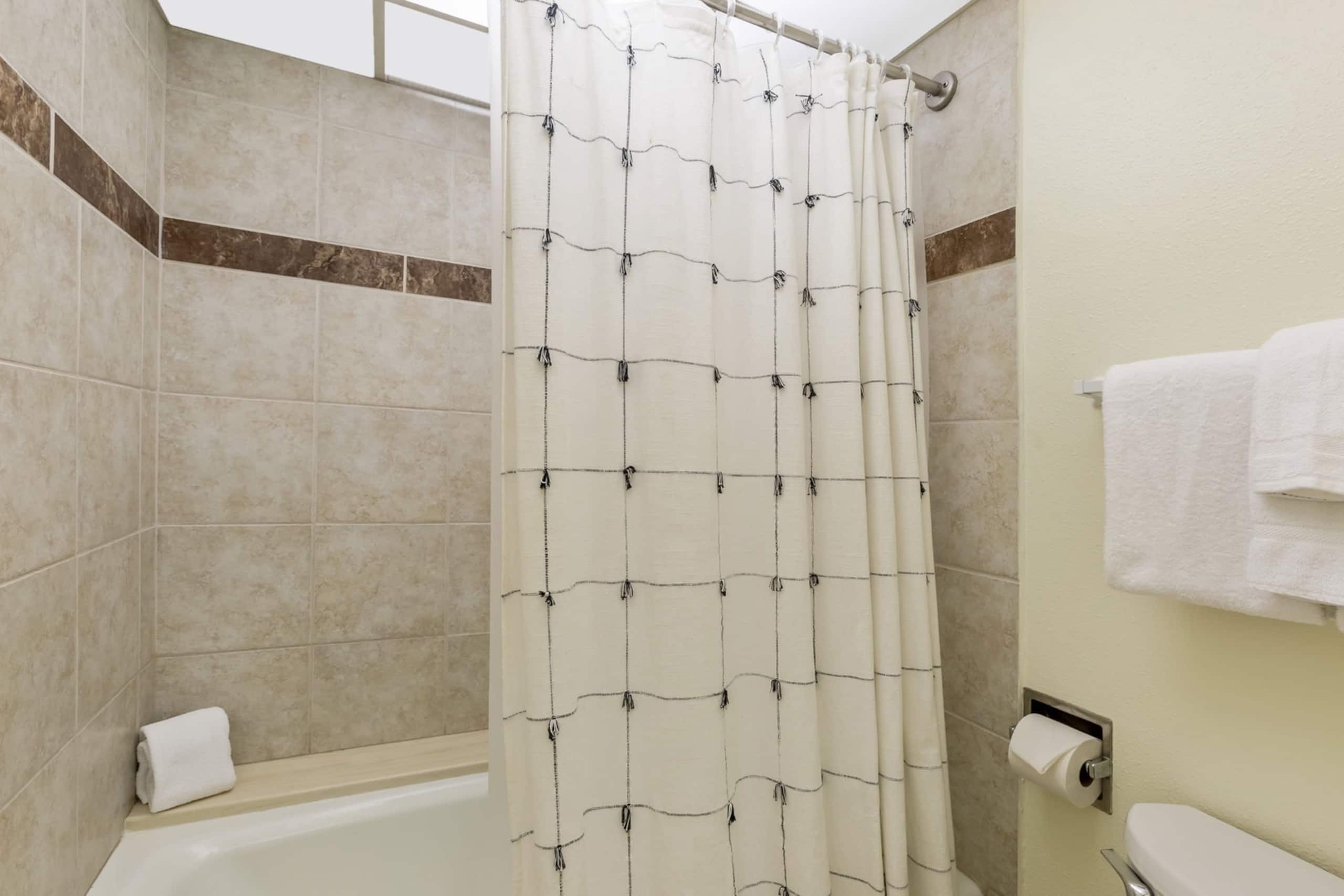 Condo in Lahaina · ★4.89 · 2 bedrooms · 4 beds · 2 shared baths - Image 31