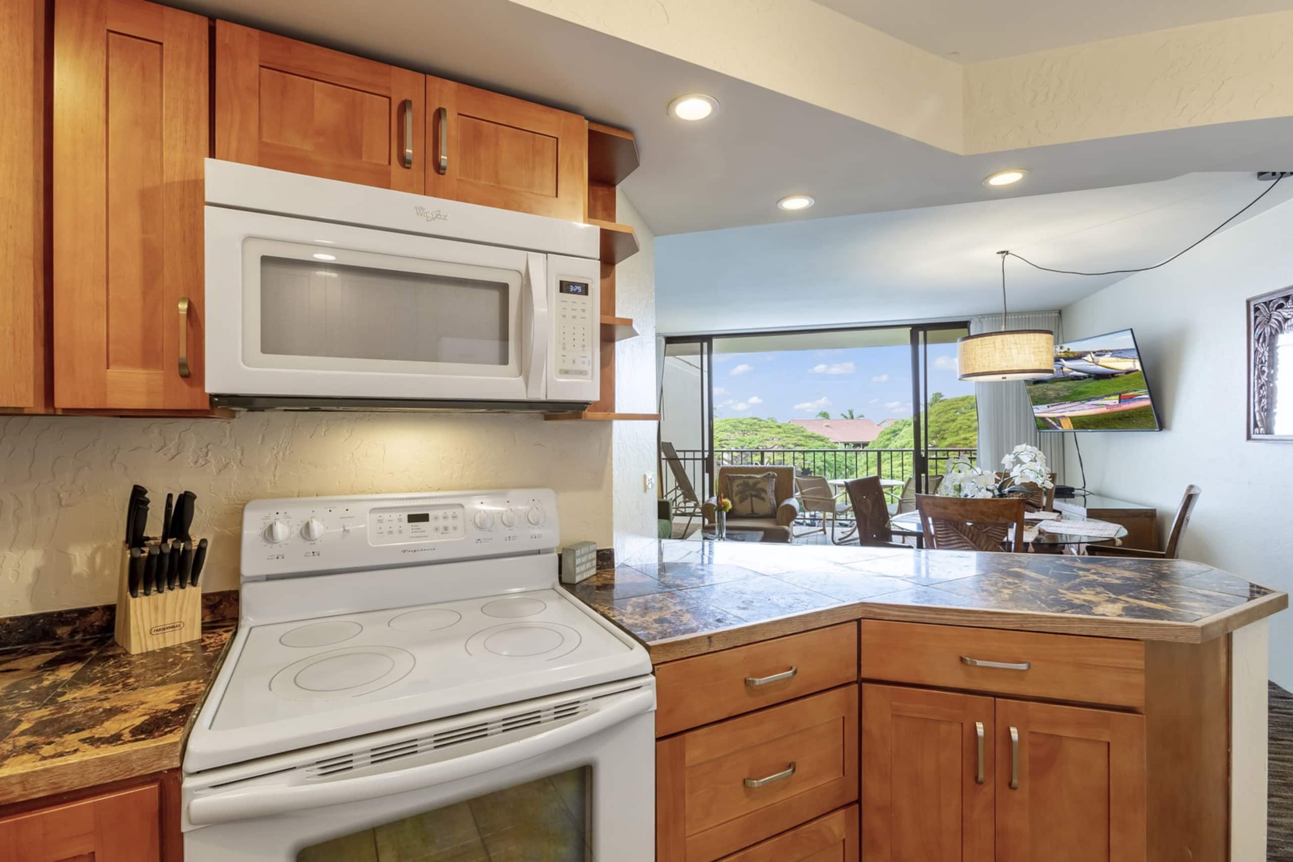 Condo in Lahaina · ★4.89 · 2 bedrooms · 4 beds · 2 shared baths - Image 11