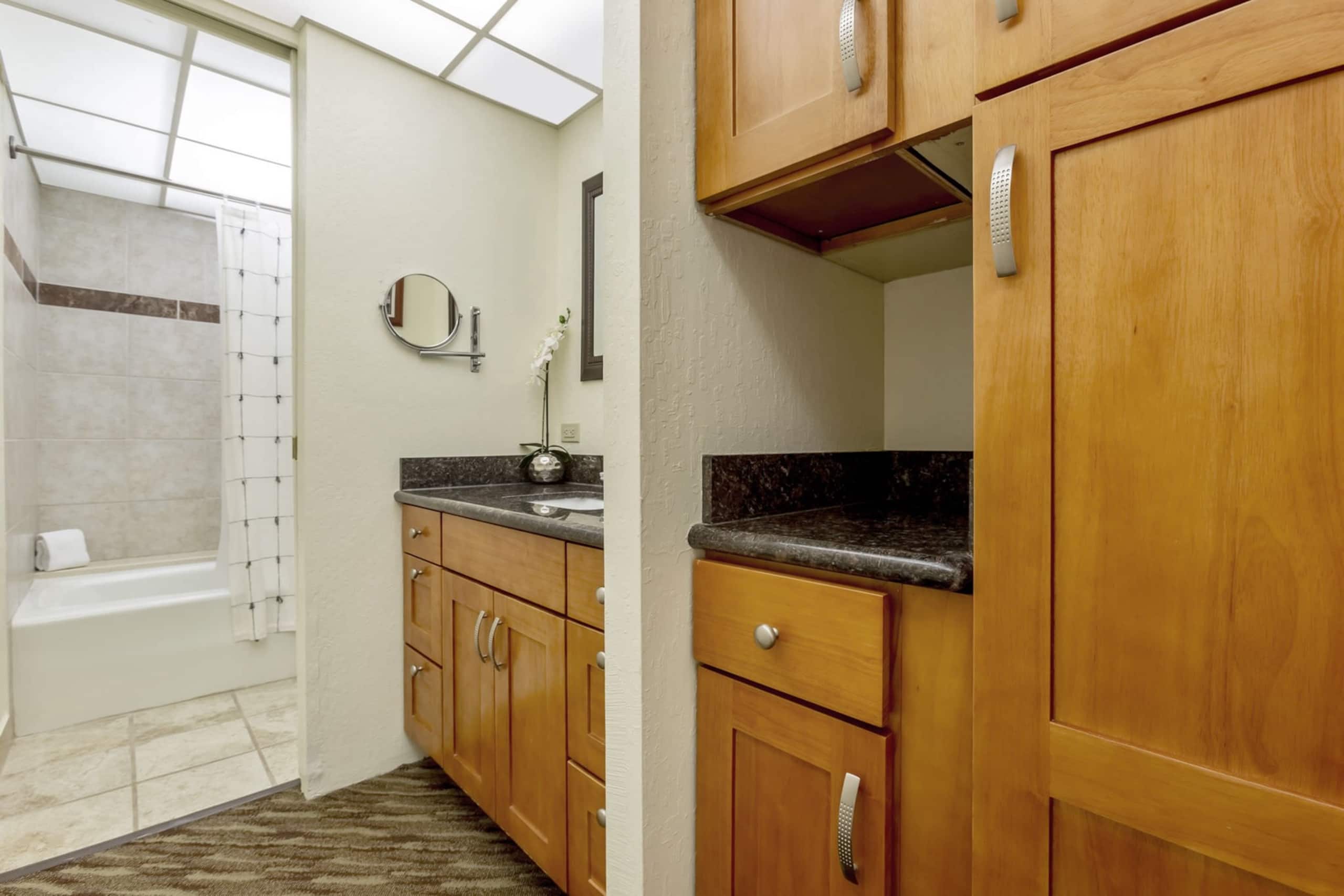 Condo in Lahaina · ★4.89 · 2 bedrooms · 4 beds · 2 shared baths - Image 22