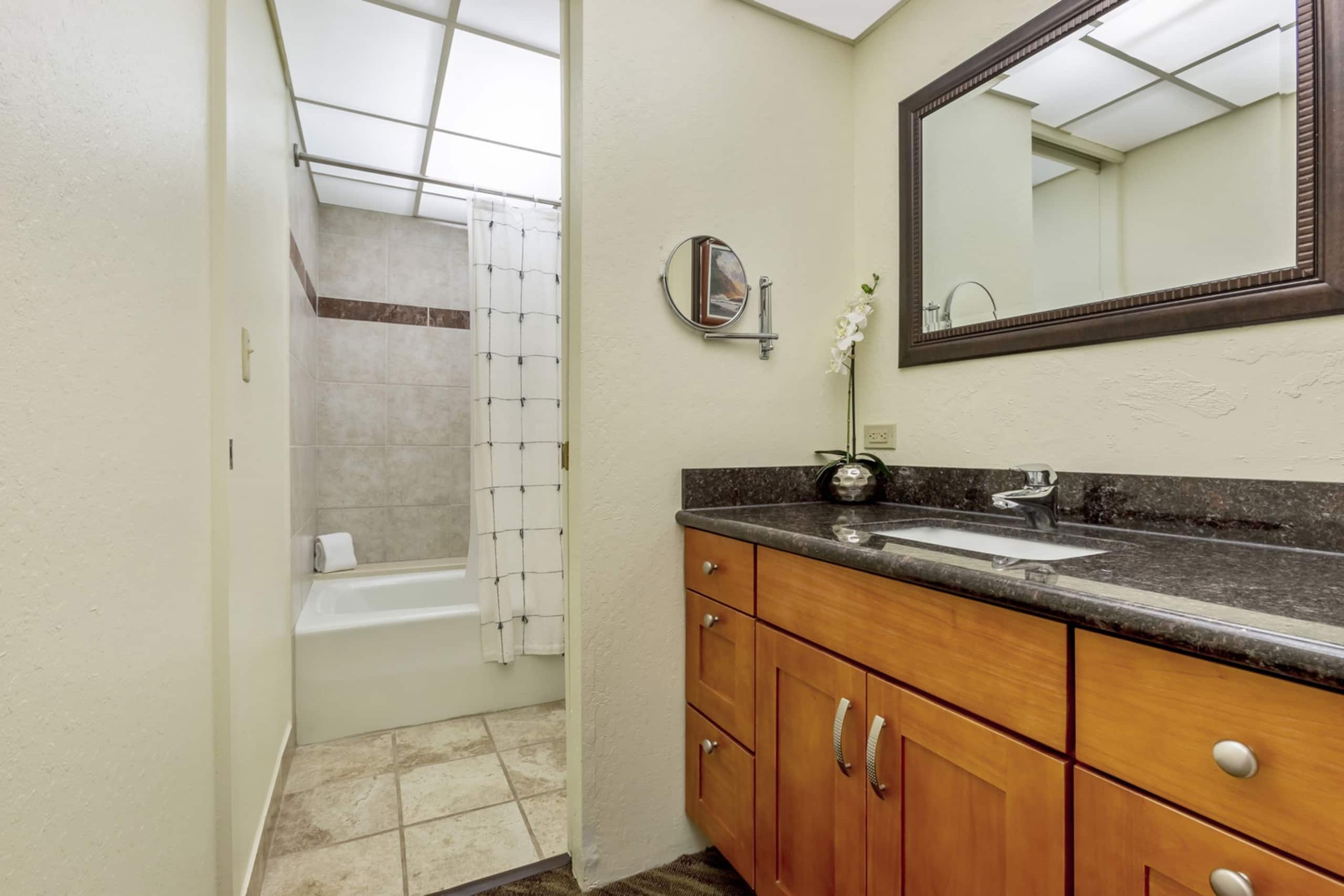 Condo in Lahaina · ★4.89 · 2 bedrooms · 4 beds · 2 shared baths - Image 23
