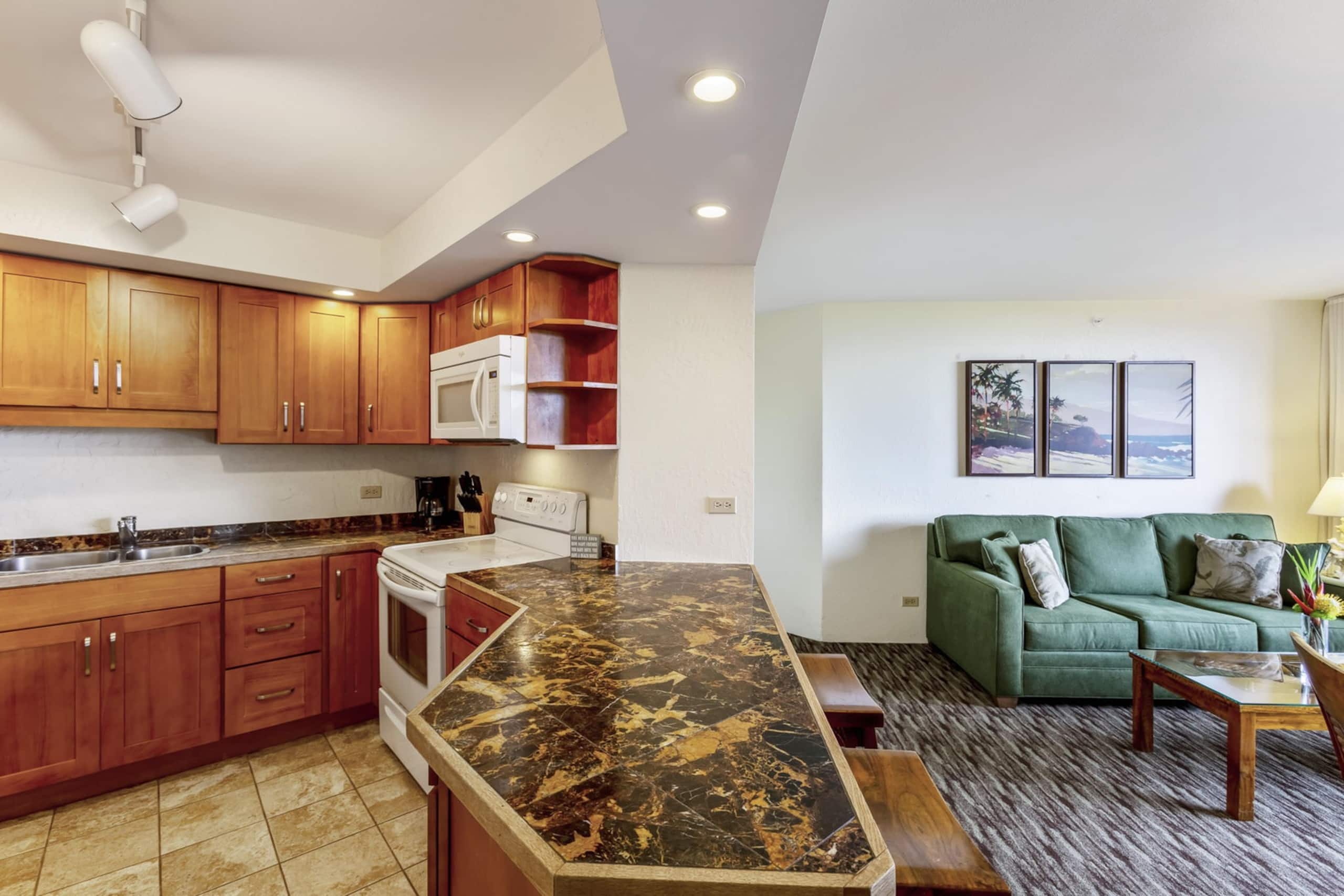 Condo in Lahaina · ★4.89 · 2 bedrooms · 4 beds · 2 shared baths - Image 12