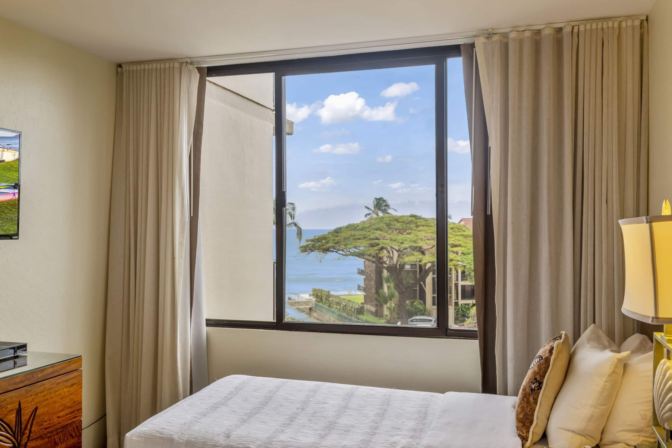 Condo in Lahaina · ★4.89 · 2 bedrooms · 4 beds · 2 shared baths - Image 25