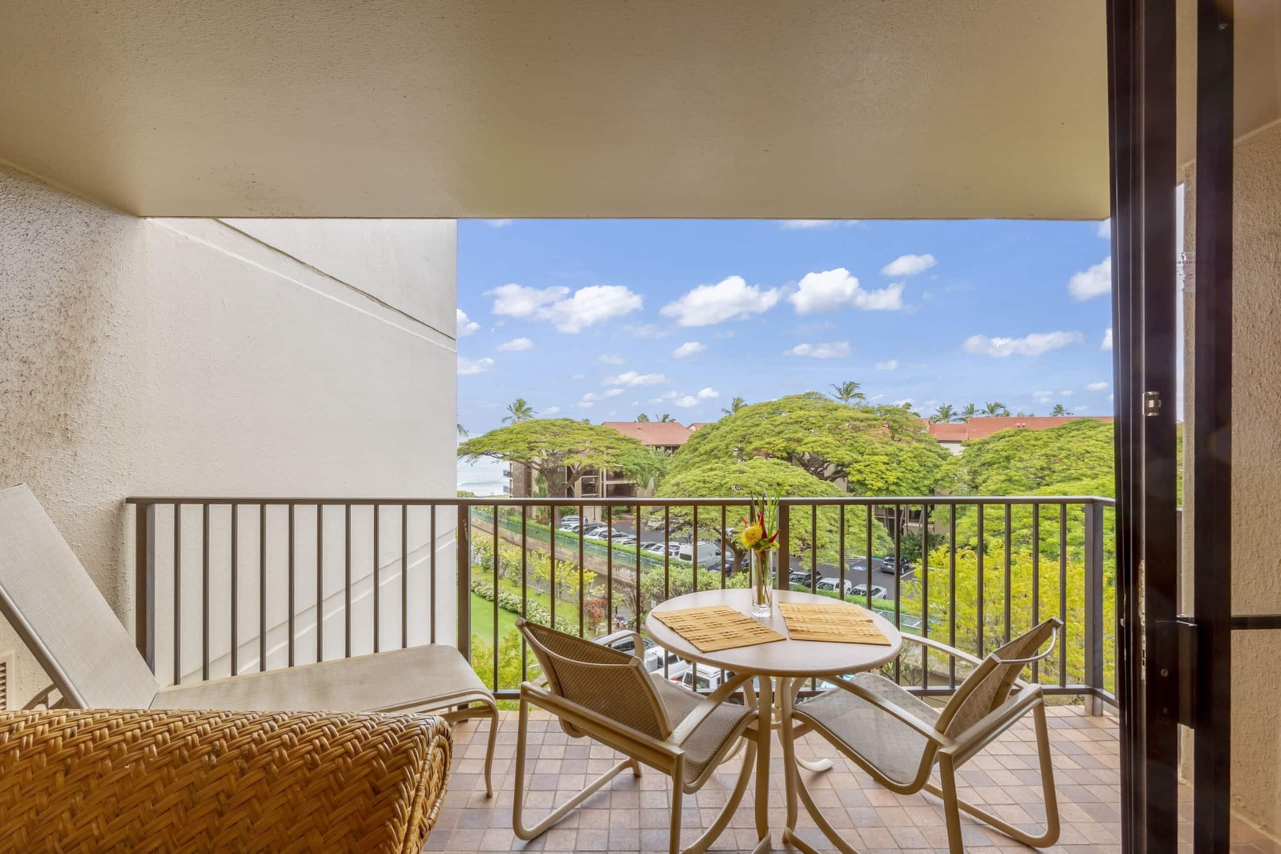 Condo in Lahaina · ★4.89 · 2 bedrooms · 4 beds · 2 shared baths - Image 1