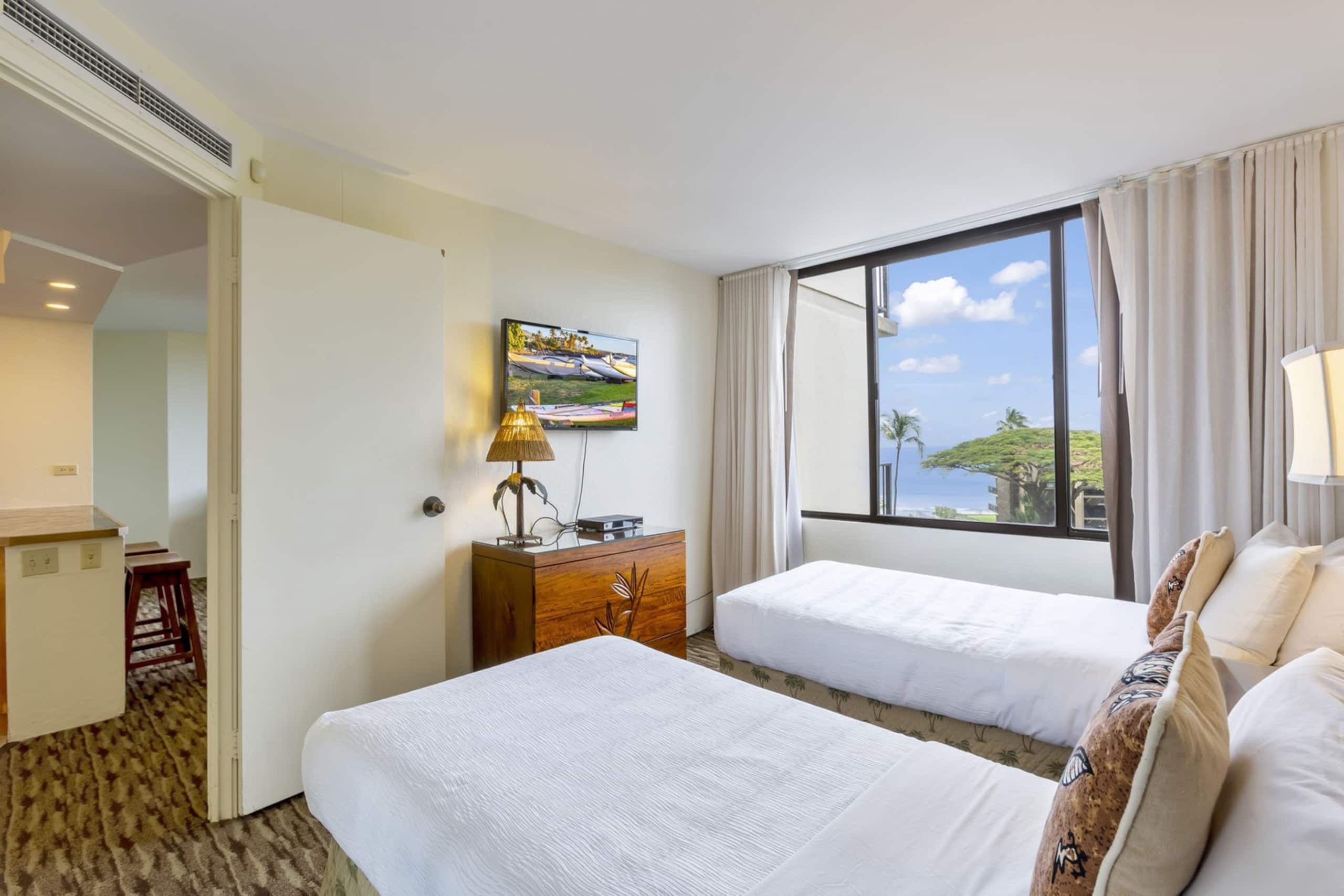 Condo in Lahaina · ★4.89 · 2 bedrooms · 4 beds · 2 shared baths - Image 27