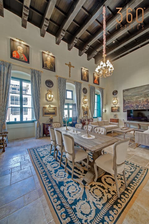 A luxurious Palazzo in Valetta with private Pool