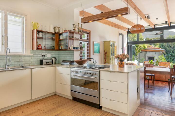 Beautiful, Secure, 4 bed Family Home, Oranjezicht gallery image 4