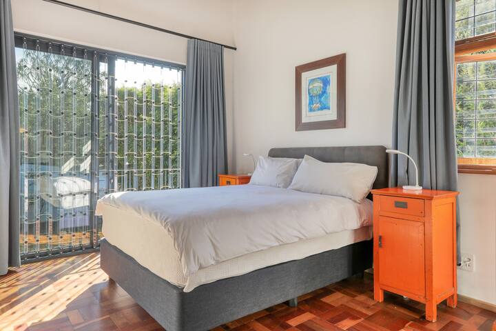 Beautiful, Secure, 4 bed Family Home, Oranjezicht gallery image 5