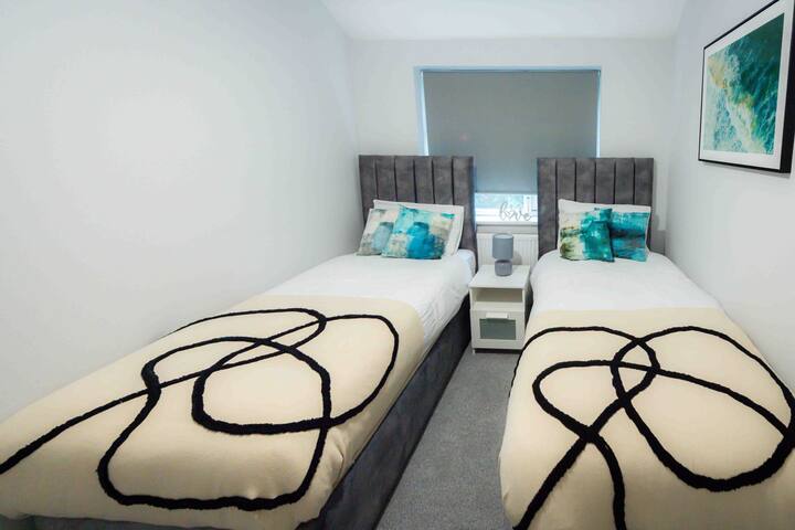 Beautiful, Peaceful, 5 BR home with Hot Tub! gallery image 5