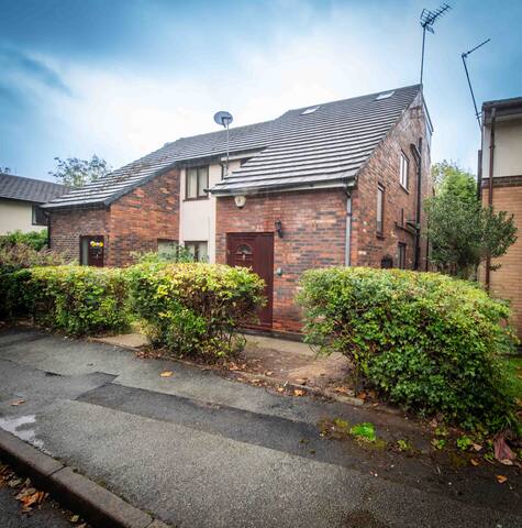 Beautiful, Peaceful, 5 BR home with Hot Tub! gallery image 2