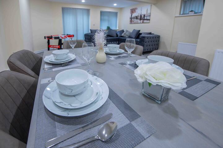 Beautiful, Peaceful, 5 BR home with Hot Tub! gallery image 4