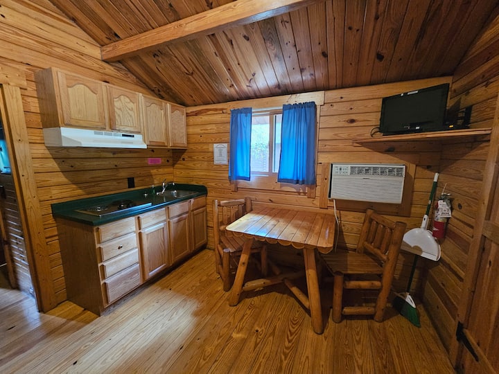 Tiny Retreat Cabin 33 - Baraboo, WI