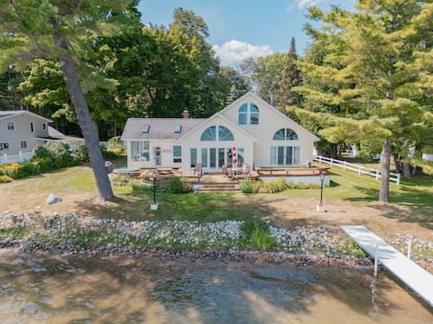 Mullet Lake Getaway | Waterfront