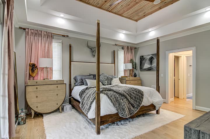 Glavna spavaća soba | bračni krevet (širine 180-220 cm) 