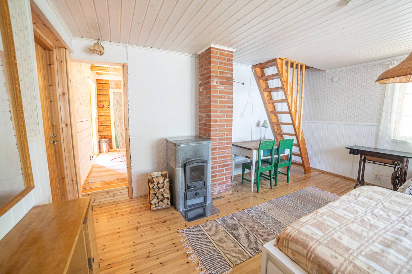Hirsirunkoinen Mummonmökki 5