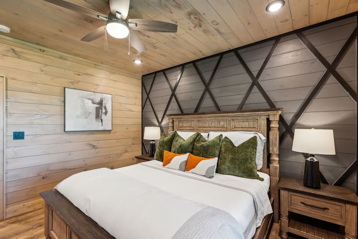 Tranquil Escape – Enjoy a peaceful night's sleep in this cozy, well-appointed bedroom.
