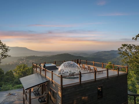 Luxury Haven: Breathtaking Views ~ Bowling ~ Golf!