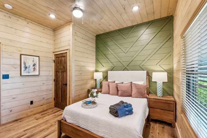 Second King Suite – Relax in this spacious bedroom with a plush king-size bed and stylish décor.