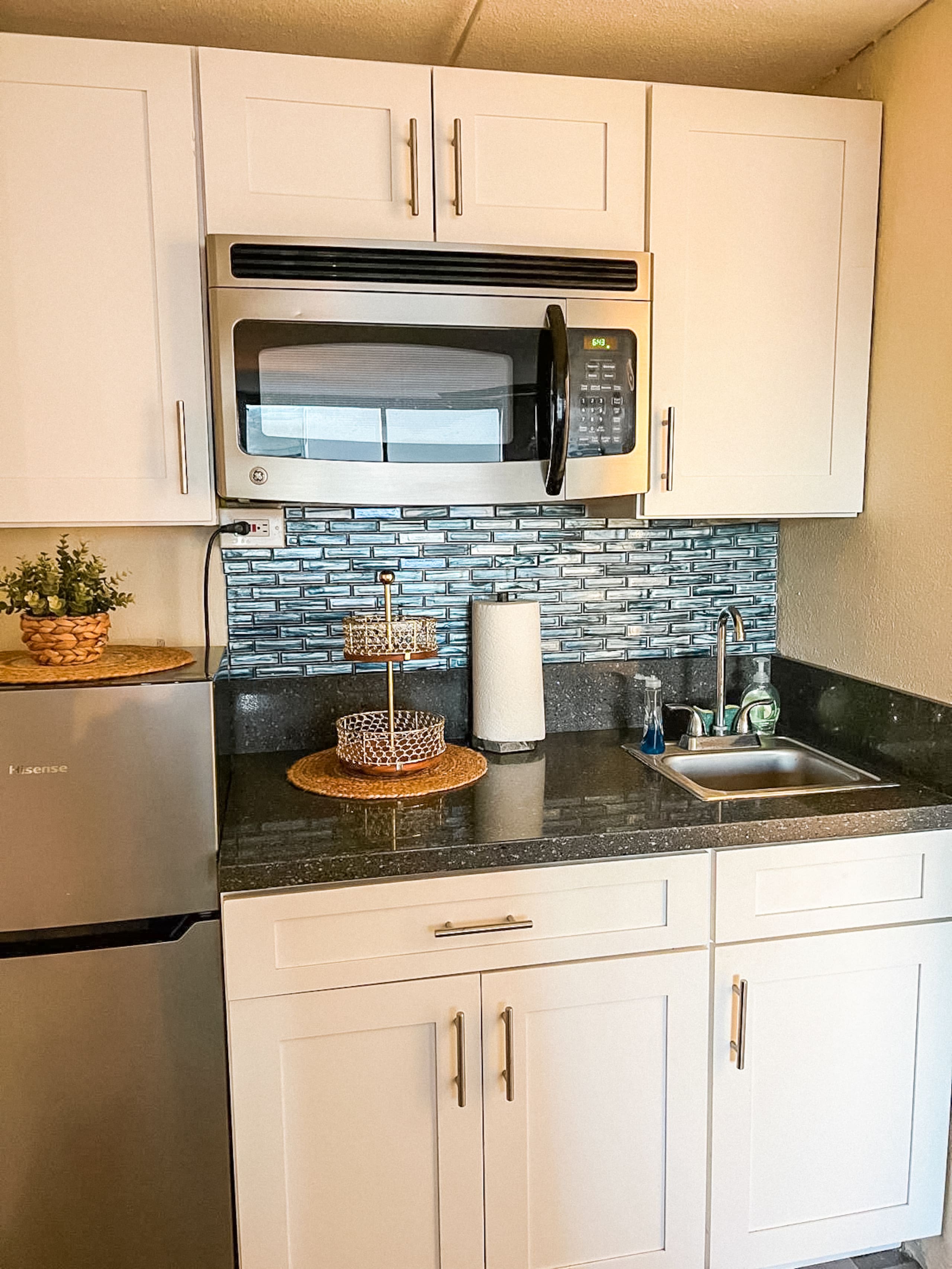 Cozy Studio in Central Waikiki - Photo 18