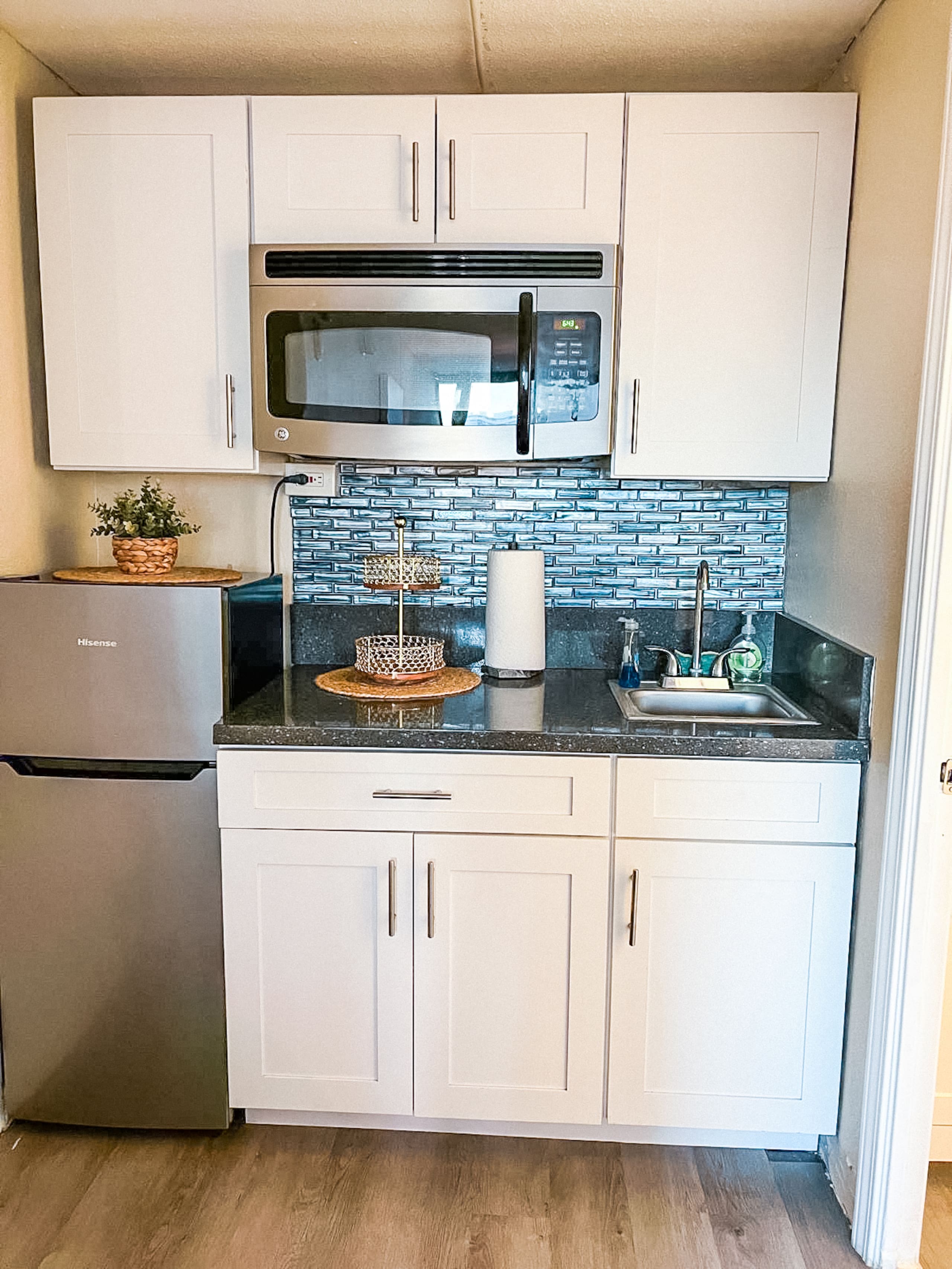 Cozy Studio in Central Waikiki - Photo 17