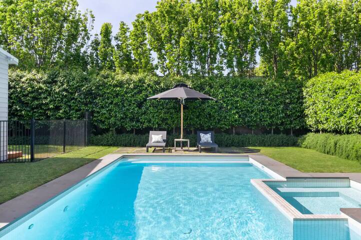 Portsea House + Guesthouse with pool/spa gallery image 3