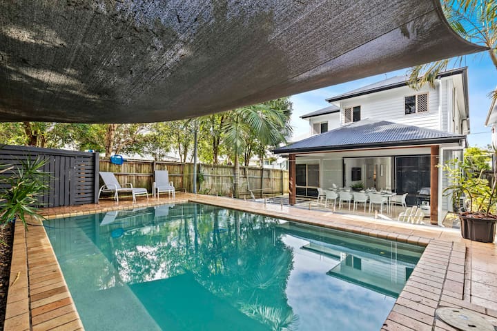 Manly Oasis 5BR – 3 King Beds, Pool, BBQ gallery image 2