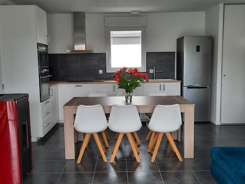 Top performing Airbnb: Brem sur mer house between beach and forests in Brem Sur Mer