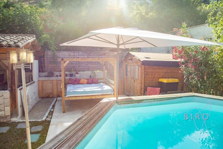 Bas De Villa Avec Piscine Jardin - Nice