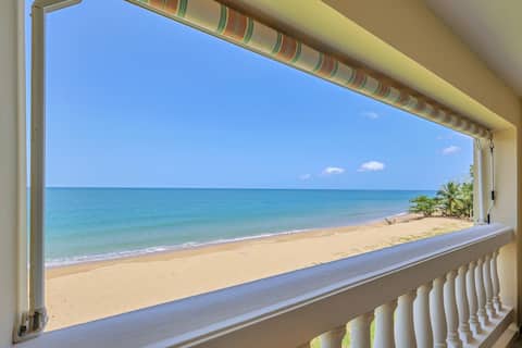 Beachfront Luxury Chic Penthouse with Sunset Views