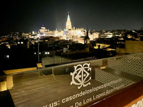 Casón De Los López Apartments, Entire Building