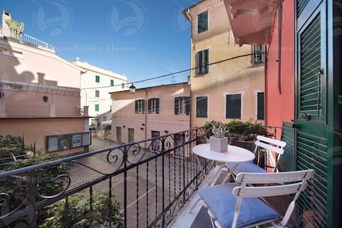 Two-room apartment overlooking the Budello, 30 meters from the sea