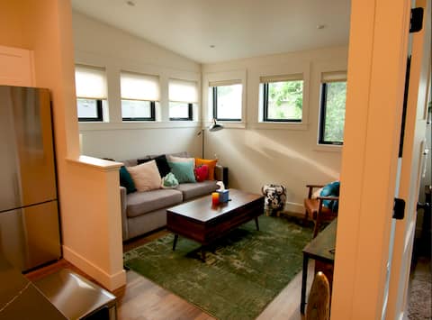 Successful Airbnb property: Modern 1BR ADU in walkable 'hood in Platt Park
