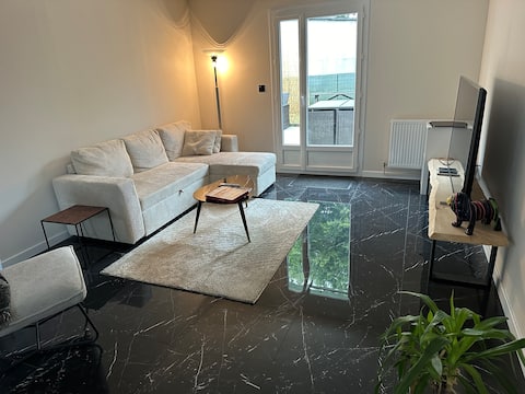 Successful Airbnb property: Love house - 24 Hours of Le Mans in Arnage