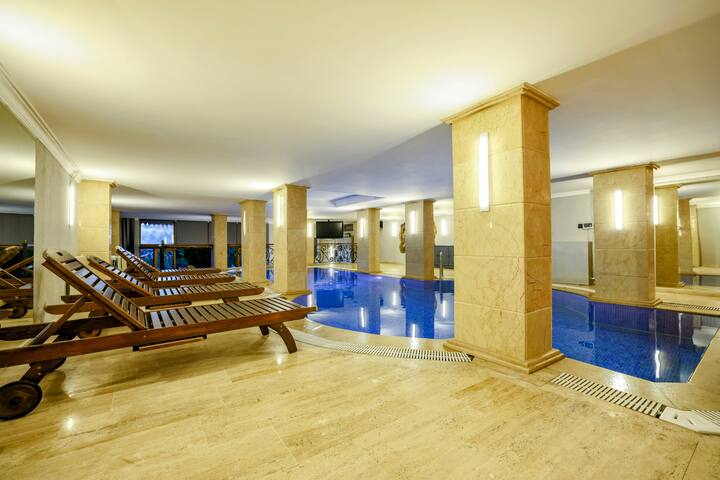 Boğaz Manzaralı Havuzlu Lüks Villa gallery image 5