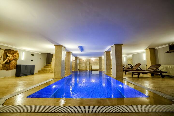 Boğaz Manzaralı Havuzlu Lüks Villa gallery image 4