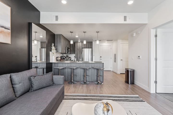 Stylish 1br W Prkng, Near Temple Sq & Delta Center - Salt Lake City, UT