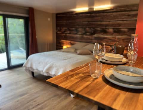 Quiet cottage in the heart of nature.