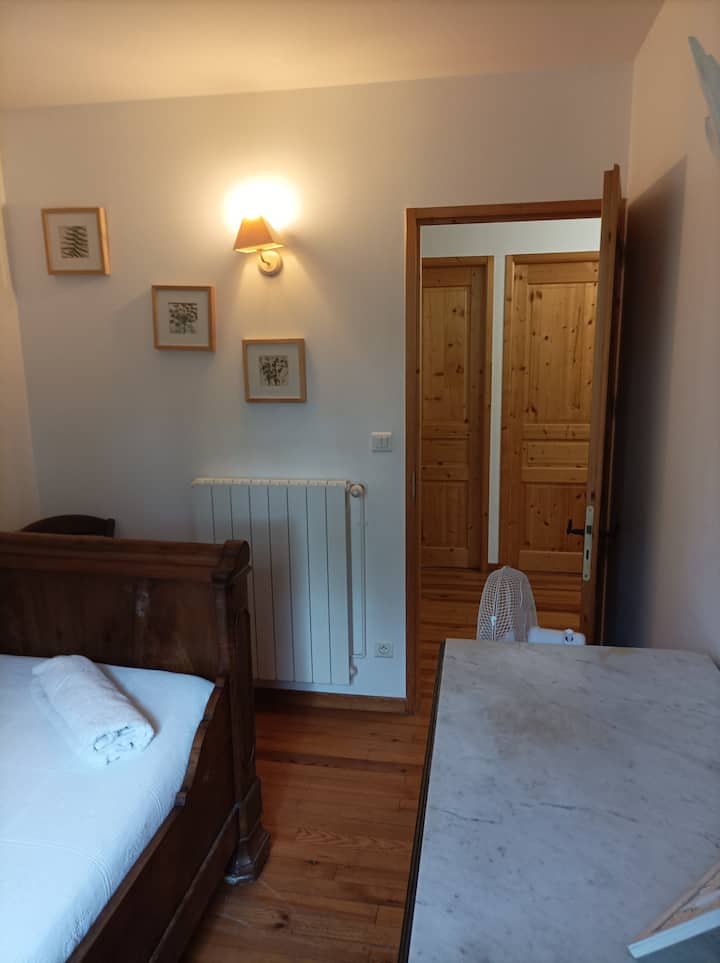 חדר עם מיטת יחיד