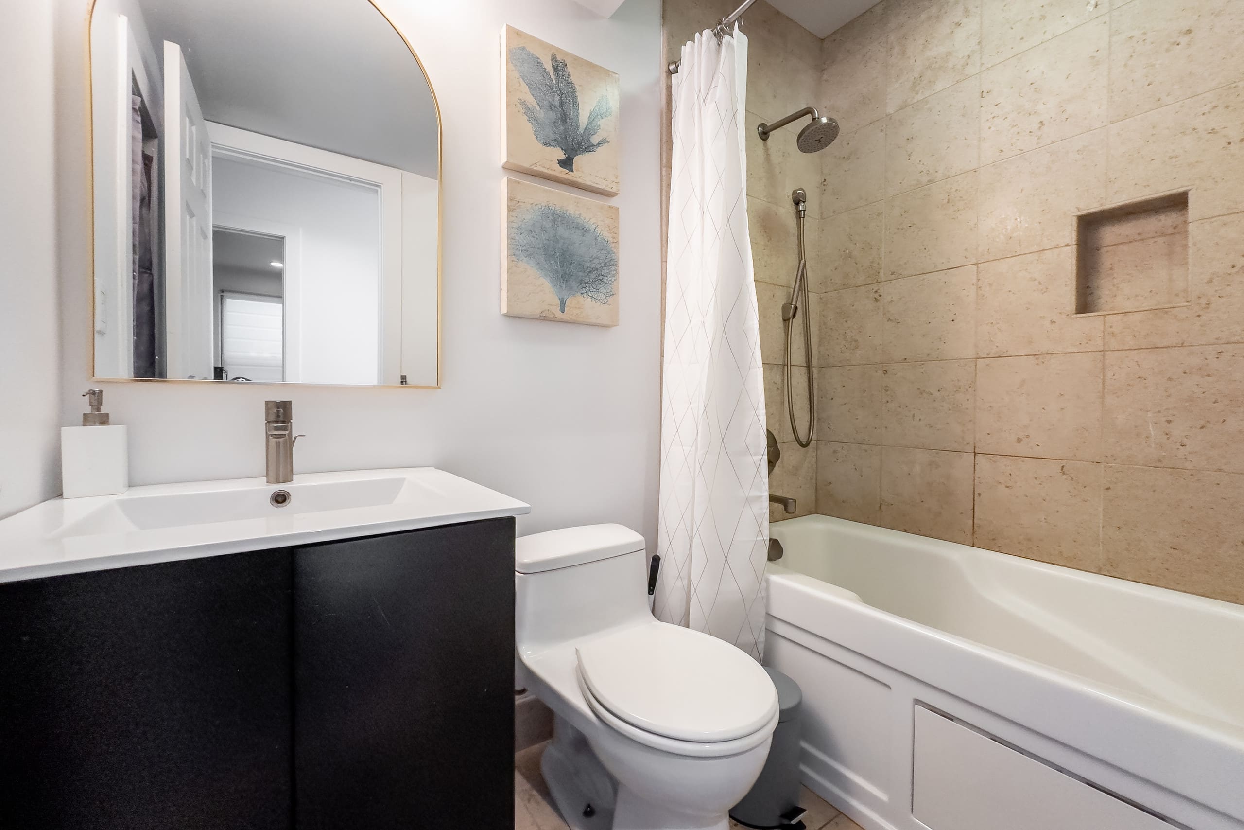 Home in San Francisco · ★4.82 · 3 bedrooms · 3 beds · 2 baths - Image 39
