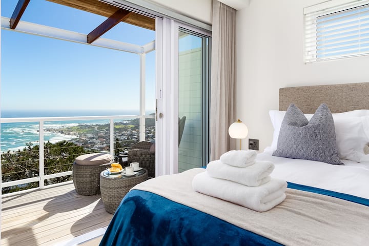 La deuxième chambre offre un lit Queen avec une vue imprenable sur l'océan