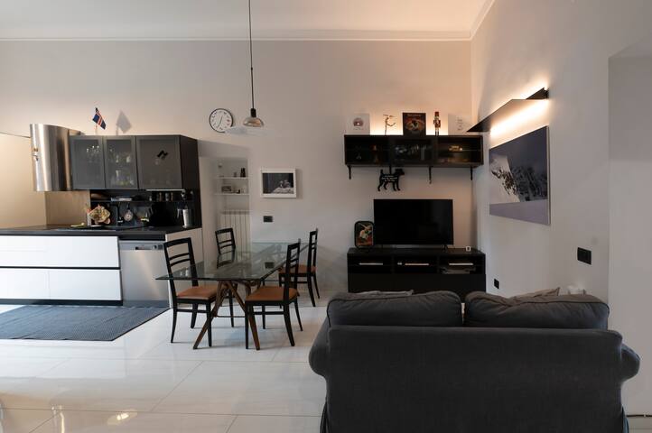 Unexpected Rome: spacious modern central apartment