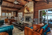 Log Cabin on Open Water *Hot Tub*