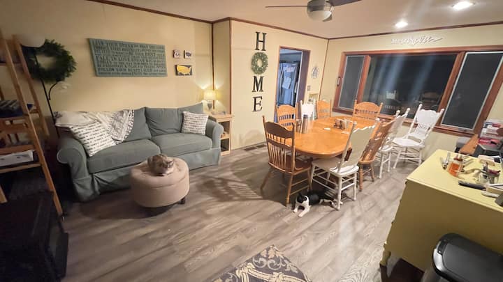 Blue Room - Queen+twin For 3, Shared Bath, Comfy! - Cuyahoga Falls, OH
