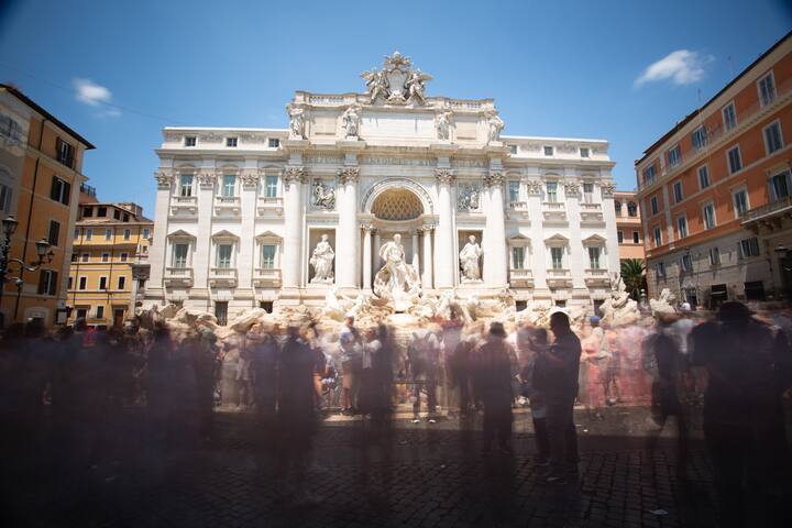 MyRentalInn – Trevi Fountain Exclusive Apartment gallery image 5