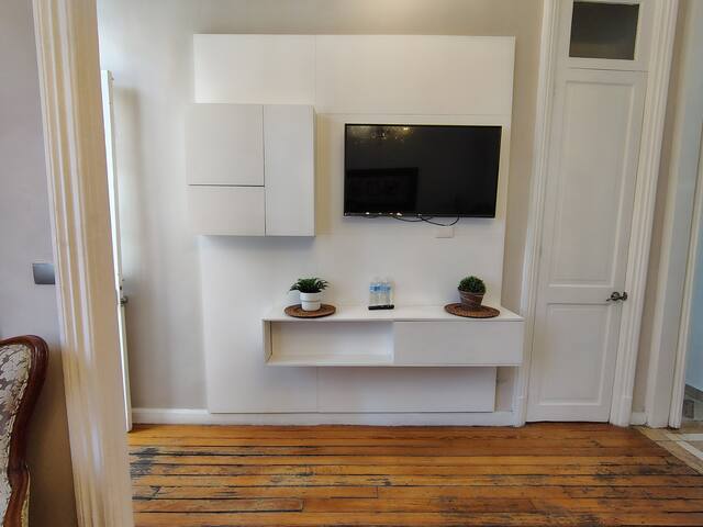 Exclusive house, great location! gallery image 3