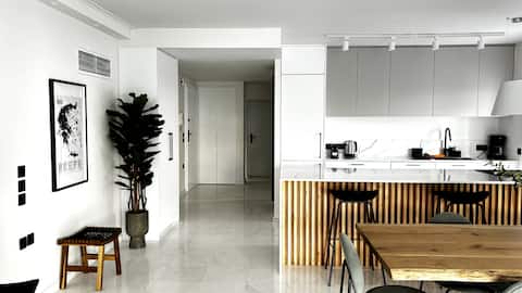 The White Marble, Spacious 4BR/2BA in Paleo Faliro