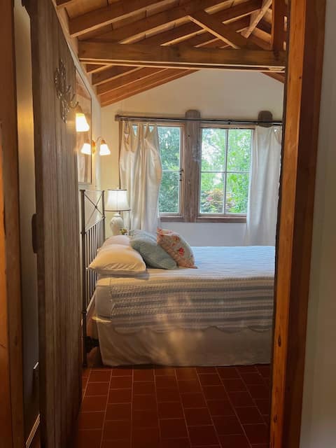 The Cottage at Moon Hollow Farm