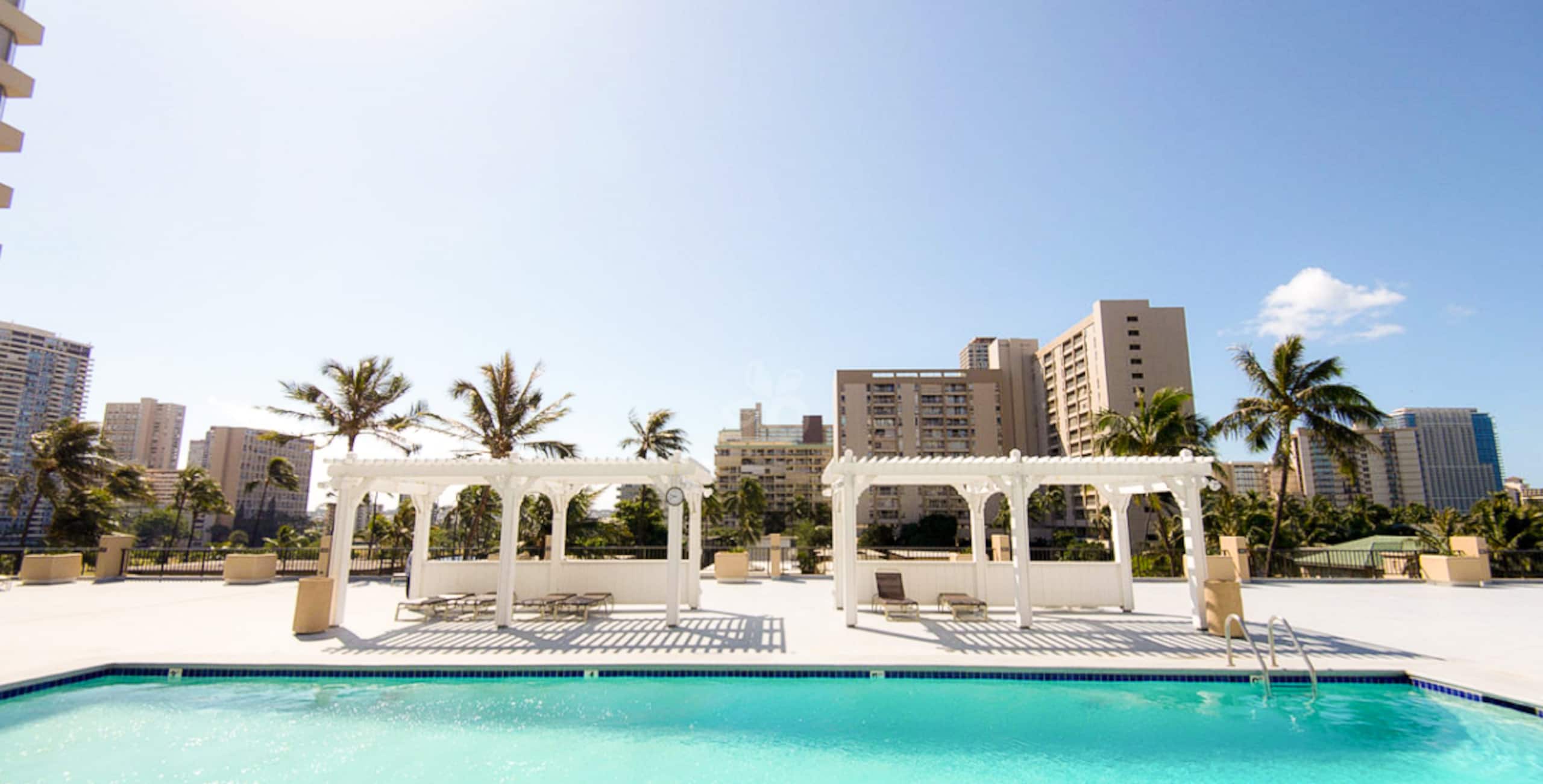 Cozy Waikiki Studio · Walk to Beach · City View - Image 11