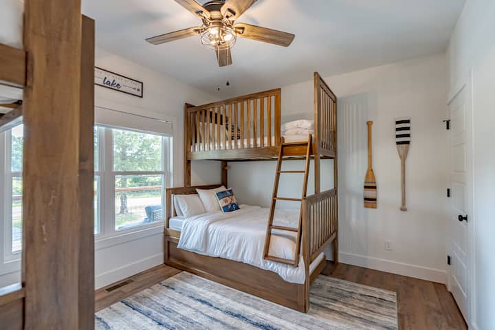 Amish-made XL twin, over full, over twin trundle poschodová posteľ