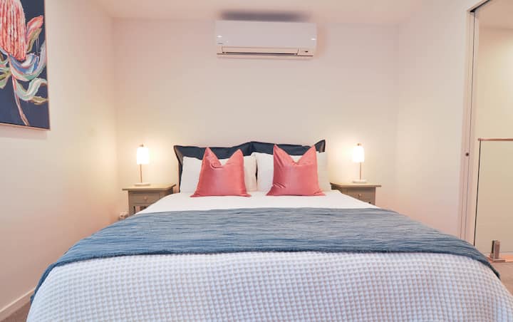 Двойно легло с матрак Ecosa, за да осигурите страхотен нощен сън.