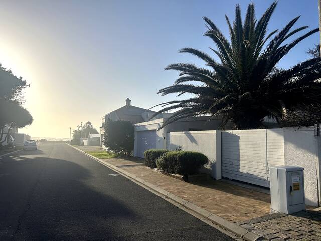 Family home in Melkbosstrand gallery image 2